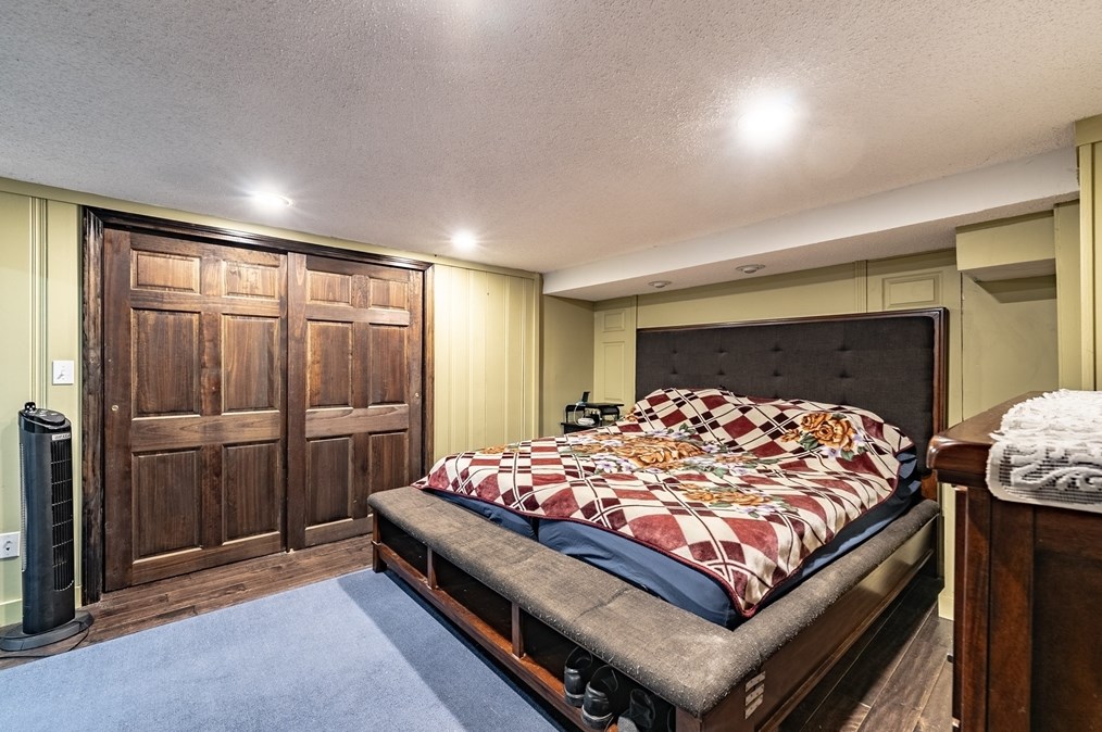 9 Meadowbrook Rd, Springfield MA 01106-1340 exterior