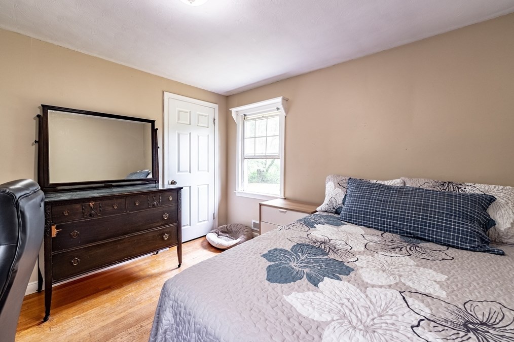 9 Meadowbrook Rd, Springfield MA 01106-1340 exterior