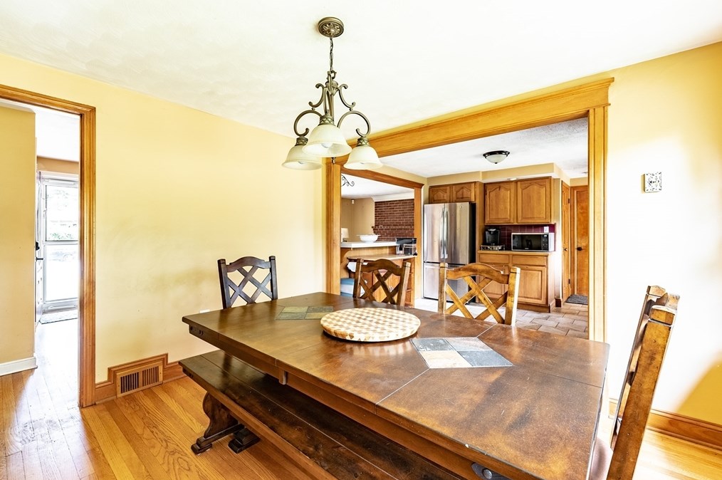 9 Meadowbrook Rd, Springfield MA 01106-1340 exterior