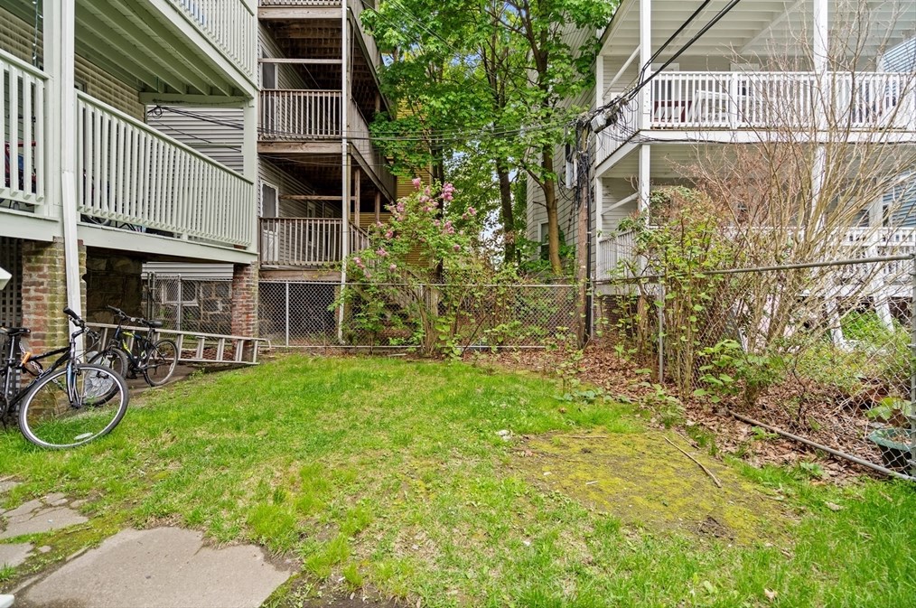 225 L St, Boston MA exterior