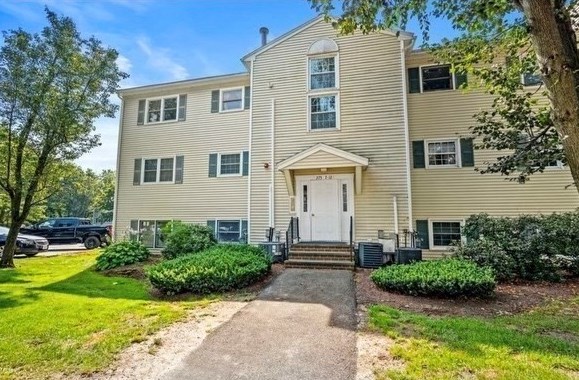 375 Aiken St, Lowell MA 01854-3610 exterior