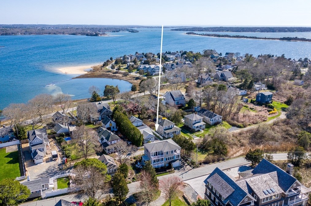 273 Circuit Ave, Bourne MA 02559-2031 exterior