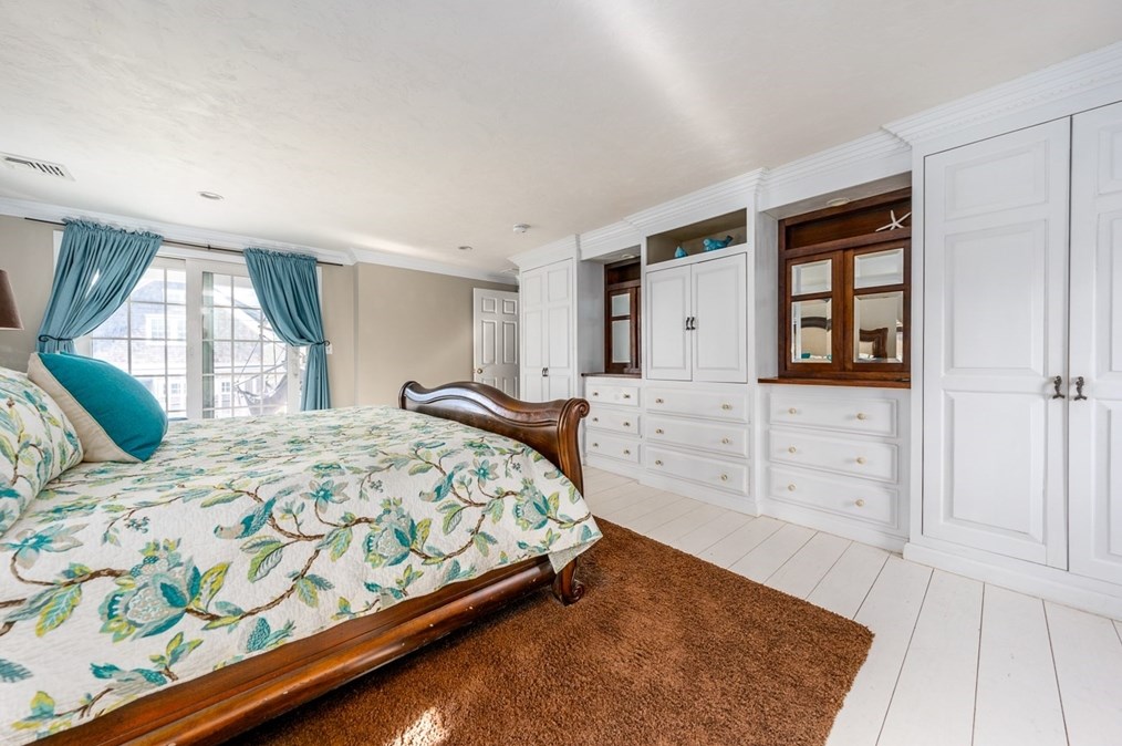 273 Circuit Ave, Bourne MA 02559-2031 exterior