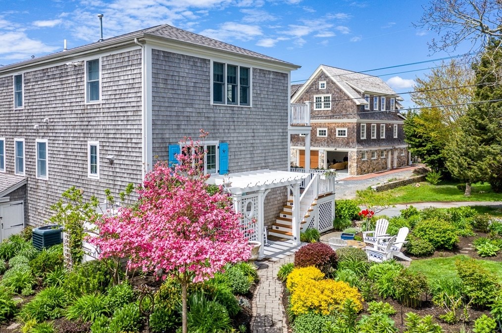 273 Circuit Ave, Bourne MA 02559-2031 exterior