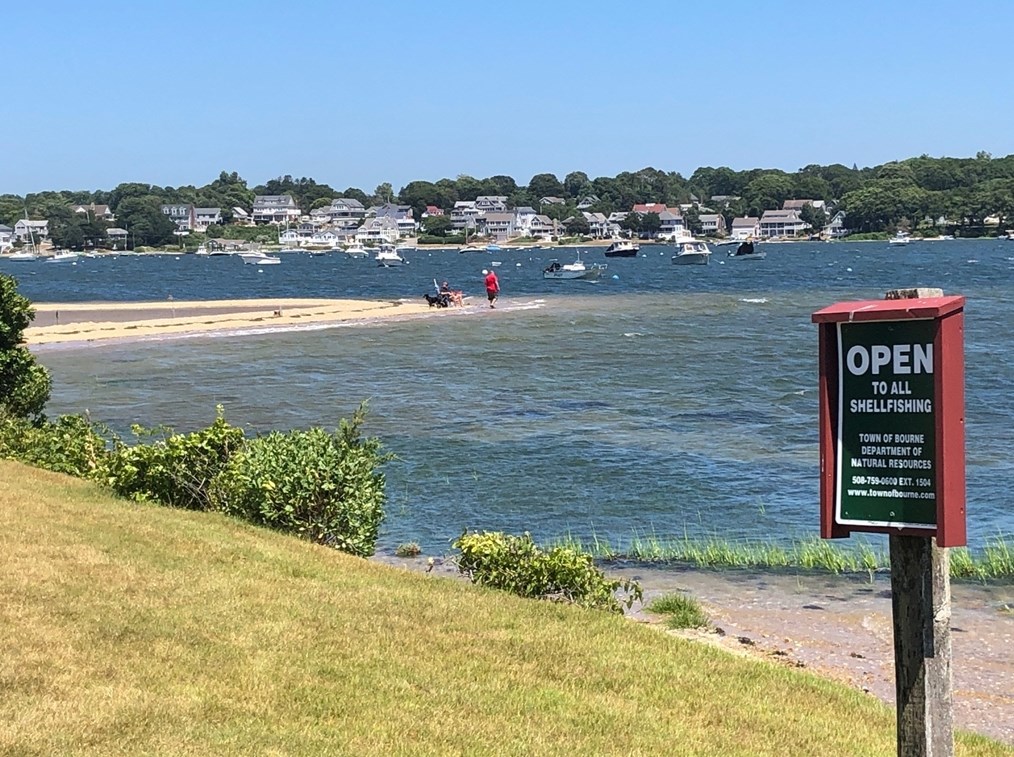 273 Circuit Ave, Bourne MA 02559-2031 exterior