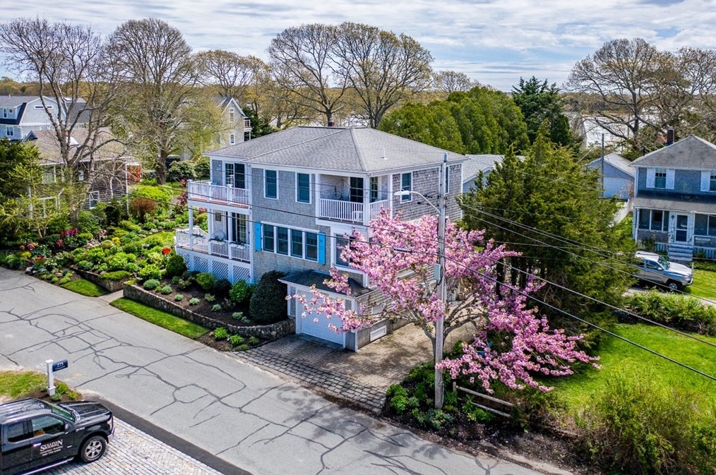 273 Circuit Ave, Bourne MA 02559-2031 exterior