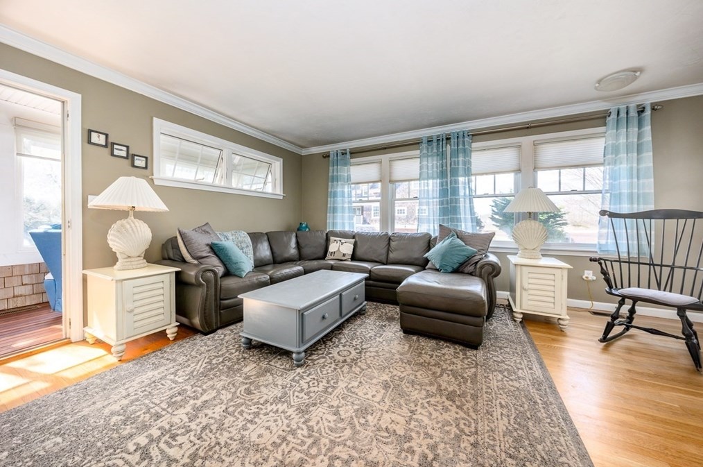 273 Circuit Ave, Bourne MA 02559-2031 exterior