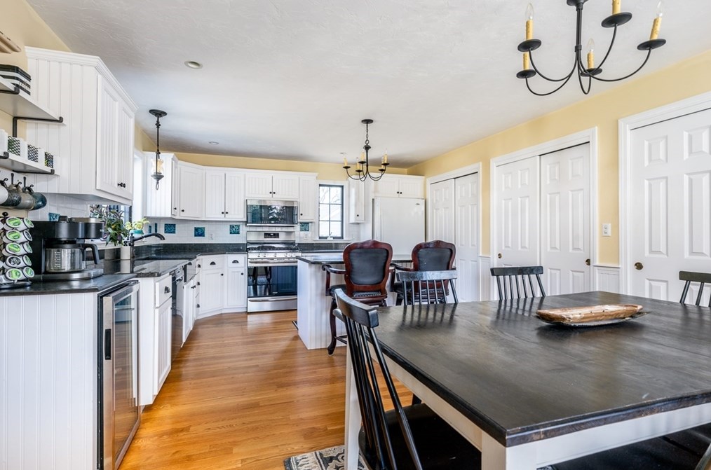 273 Circuit Ave, Bourne MA 02559-2031 exterior