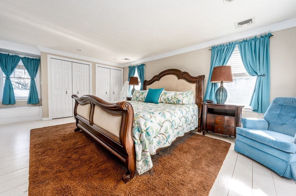 273 Circuit Ave, Bourne MA 02559-2031 exterior