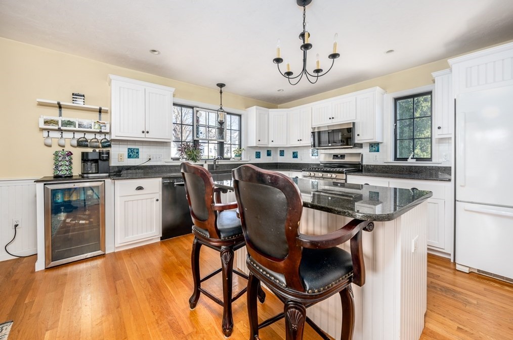 273 Circuit Ave, Bourne MA 02559-2031 exterior