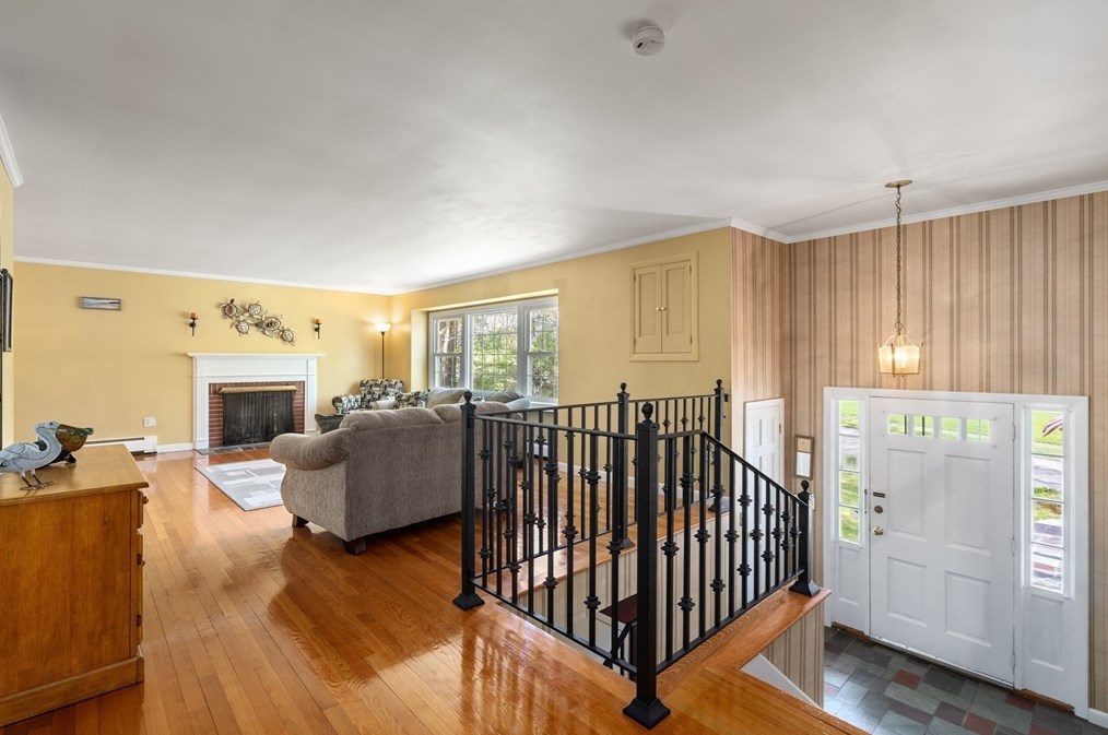 58 Birchwood Dr, Holden MA 01520-1939 exterior