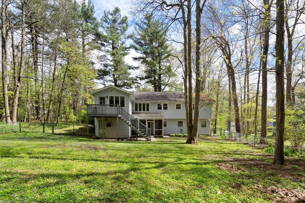 58 Birchwood Dr, Holden MA 01520-1939 exterior