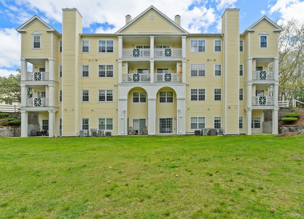 706 Gazebo Cir, Reading MA  01867-4063 exterior