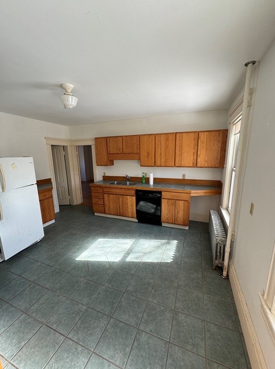 34 Colorado Ave, Greenfield MA 01301-3804 exterior