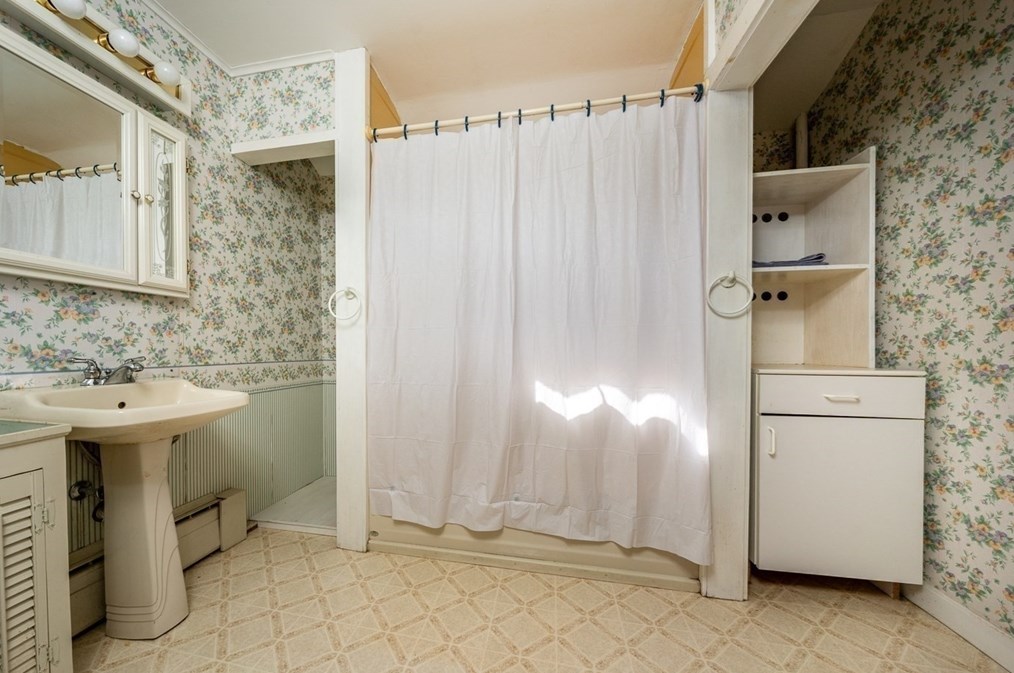 65 Gibbs Ave, Wareham MA 02571-1440 exterior