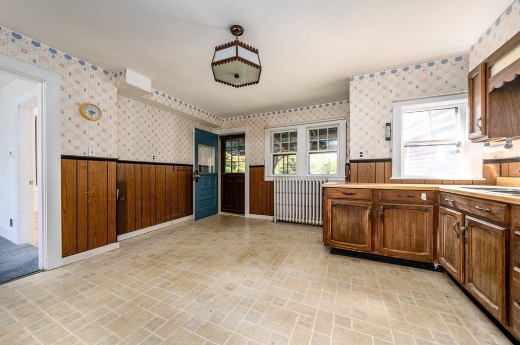 65 Gibbs Ave, Wareham MA 02571-1440 exterior