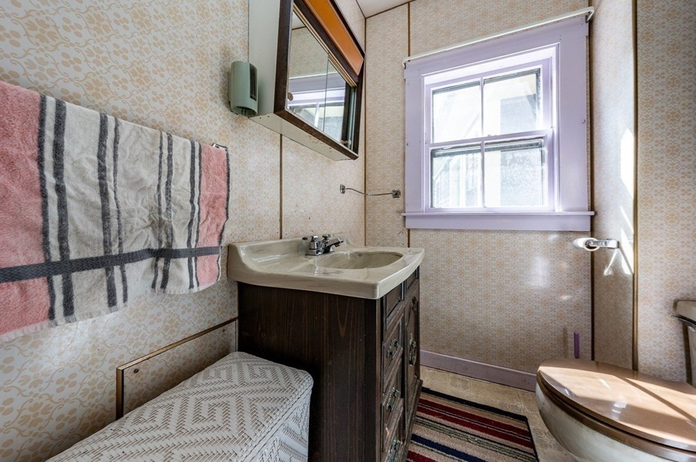 65 Gibbs Ave, Wareham MA 02571-1440 exterior