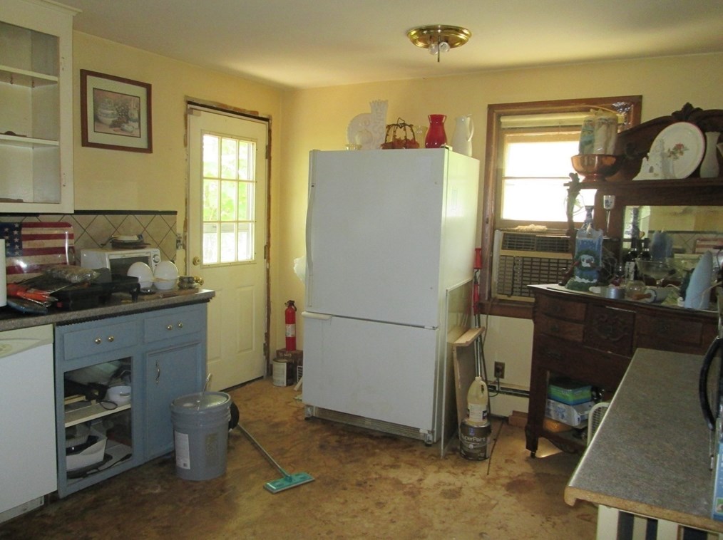 37 Wilber St, Springfield MA  01104-2526 exterior