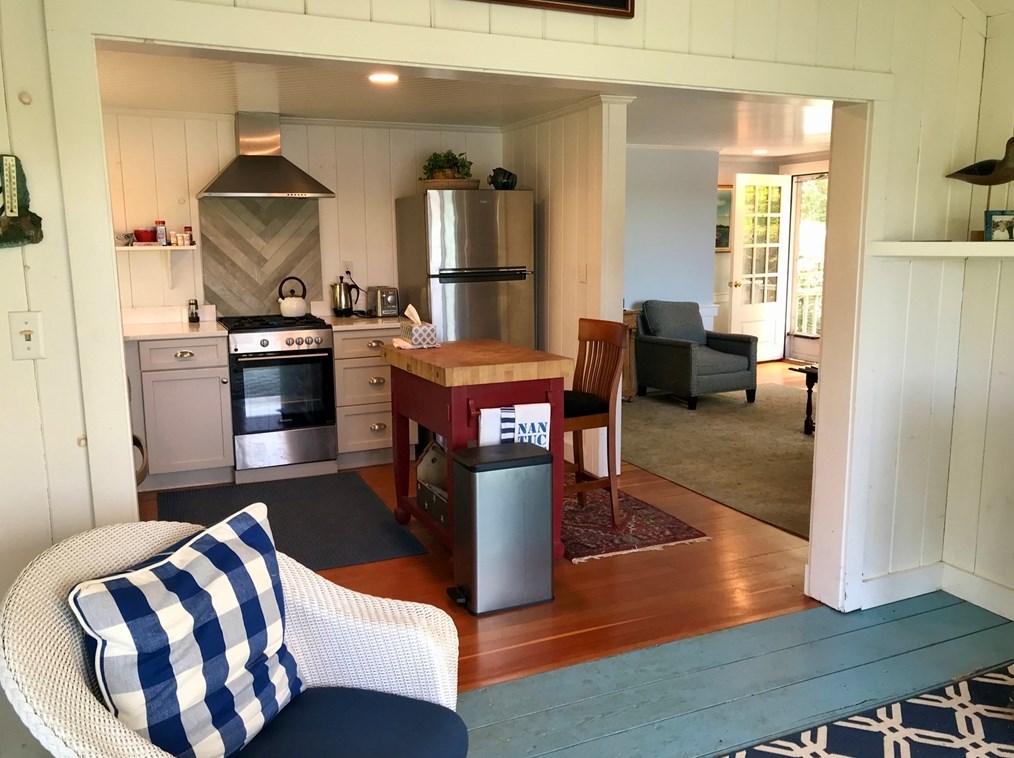 2604 Main St, Barnstable MA 02630-1029 exterior