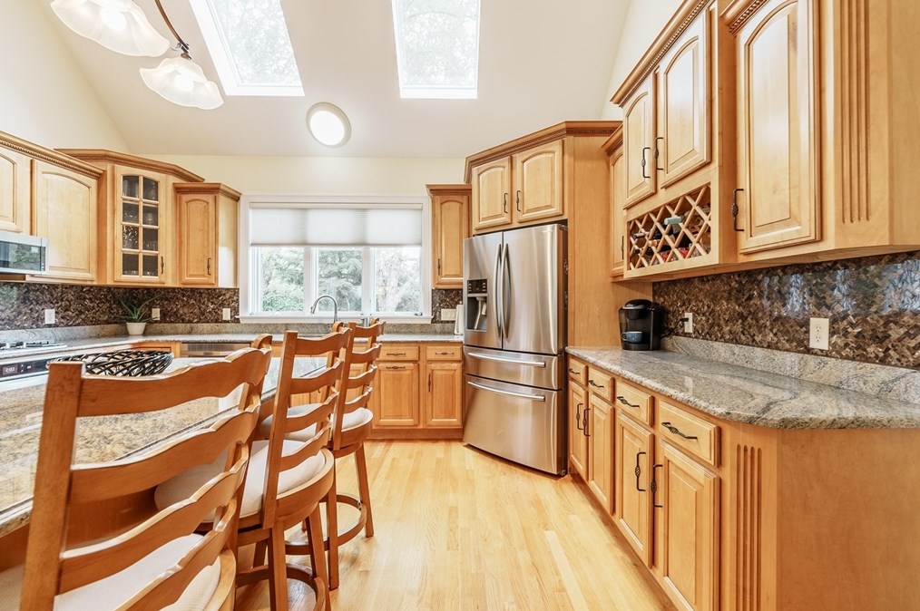 18 Whispering Wind Rd, Montgomery MA  01085-4381 exterior