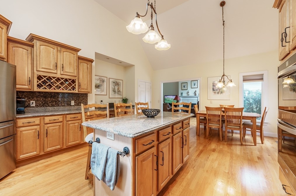 18 Whispering Wind Rd, Montgomery MA  01085-4381 exterior