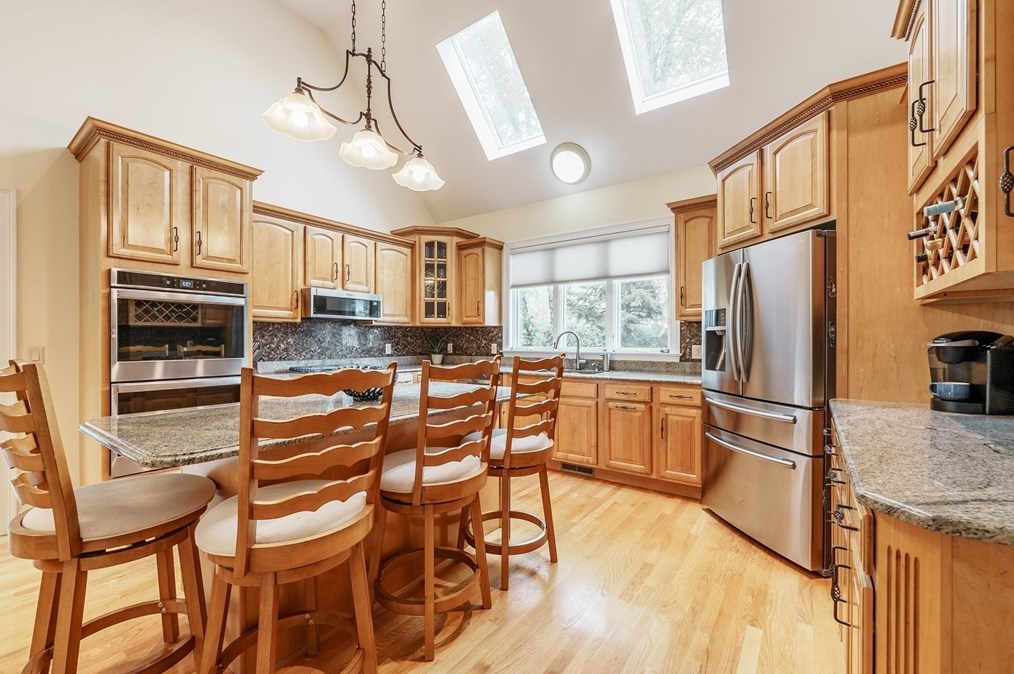 18 Whispering Wind Rd, Montgomery MA  01085-4381 exterior