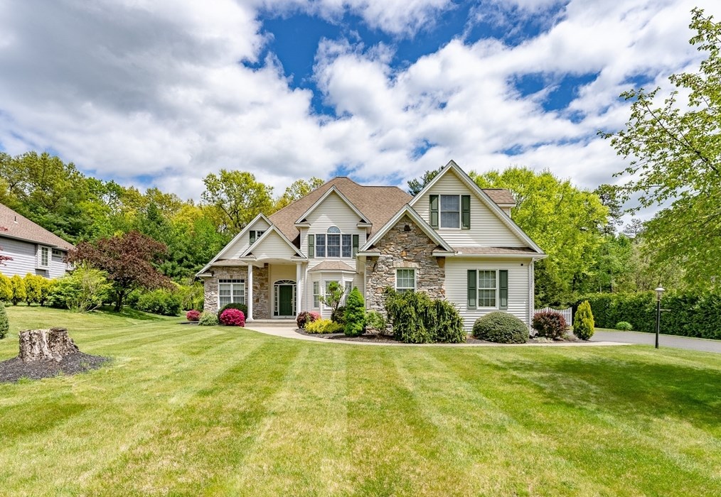 18 Whispering Wind Rd, Montgomery MA  01085-4381 exterior