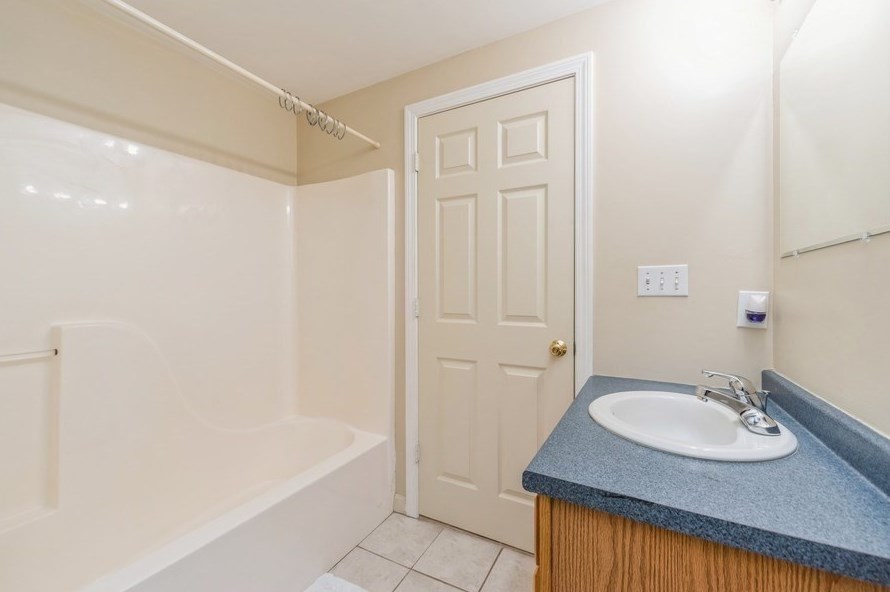 12 Sherwood Rd, Worcester MA 01602-2551 exterior