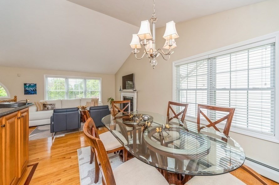 12 Sherwood Rd, Worcester MA 01602-2551 exterior