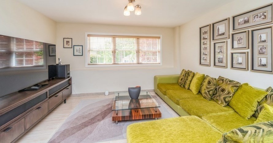 12 Sherwood Rd, Worcester MA 01602-2551 exterior