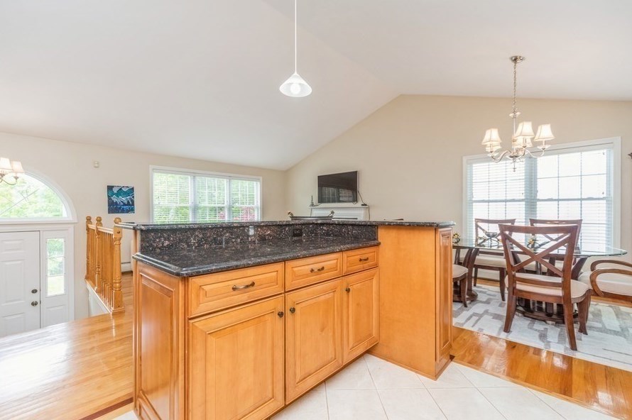 12 Sherwood Rd, Worcester MA 01602-2551 exterior