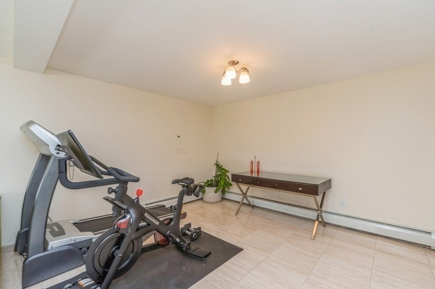 12 Sherwood Rd, Worcester MA 01602-2551 exterior