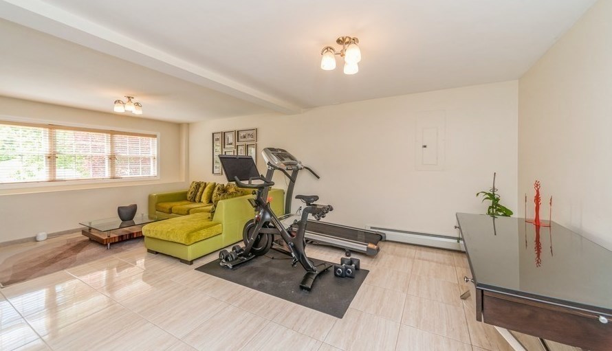 12 Sherwood Rd, Worcester MA 01602-2551 exterior