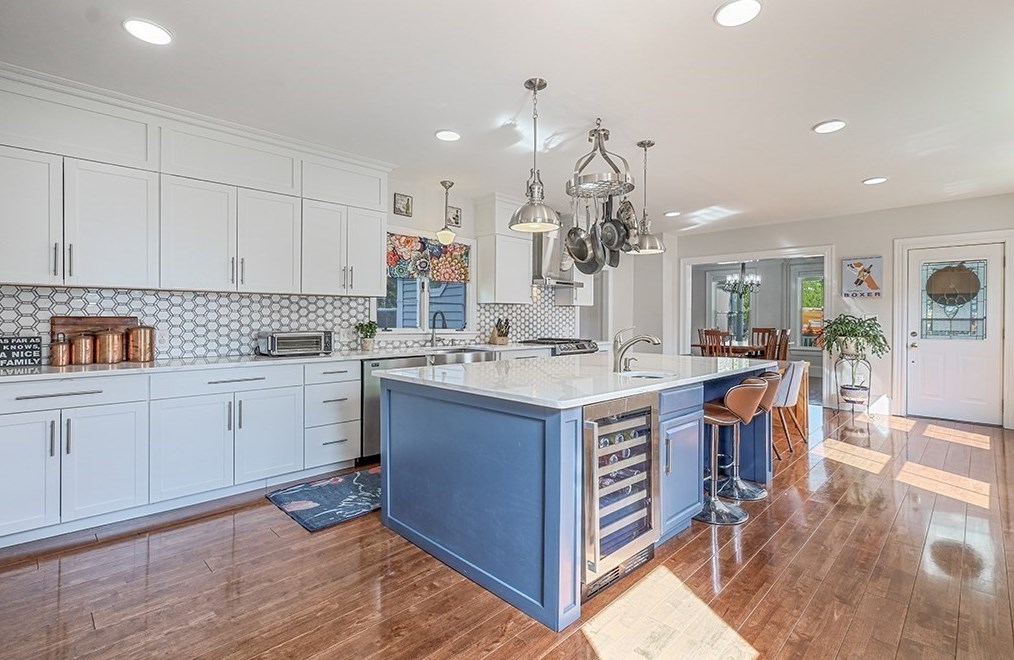 28 Maple St, Mendon MA  01756-1248 exterior