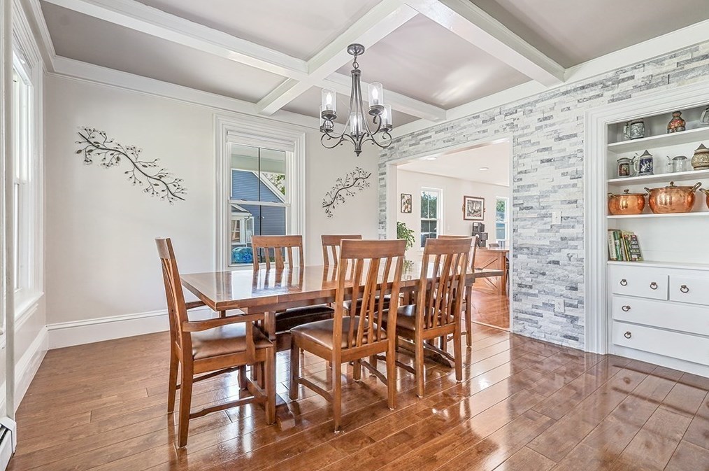 28 Maple St, Mendon MA  01756-1248 exterior