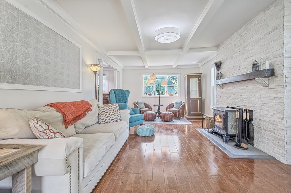 28 Maple St, Mendon MA  01756-1248 exterior