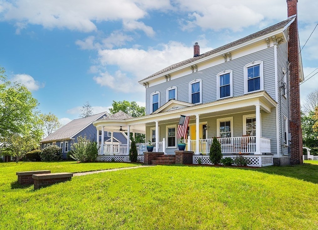 28 Maple St, Mendon MA  01756-1248 exterior