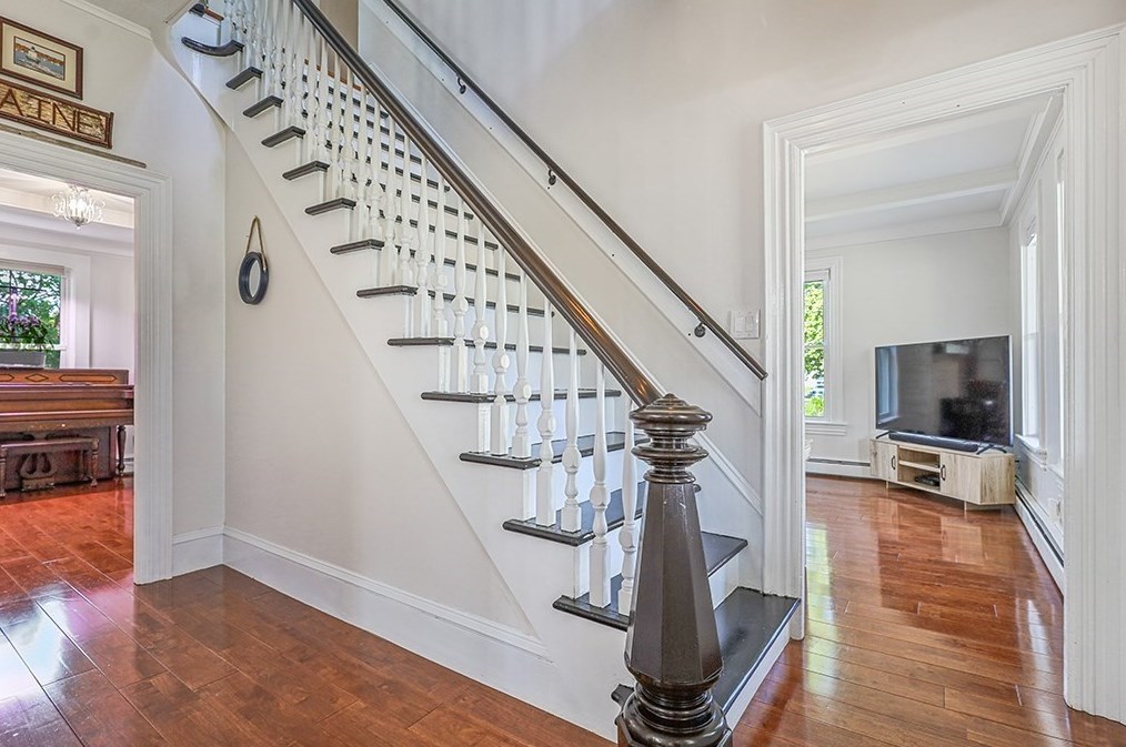 28 Maple St, Mendon MA  01756-1248 exterior