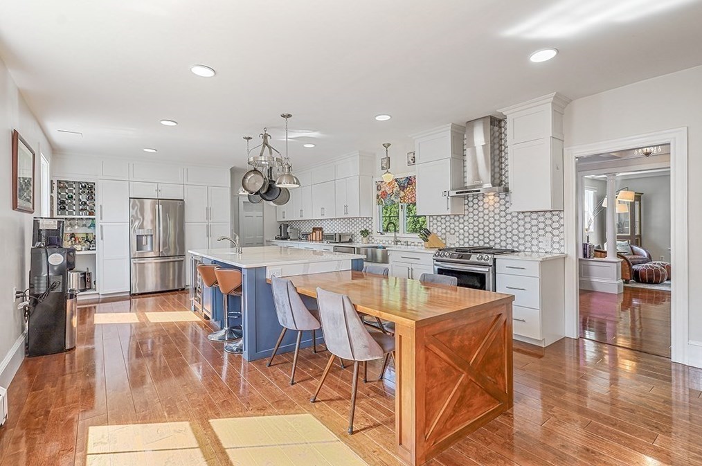 28 Maple St, Mendon MA  01756-1248 exterior