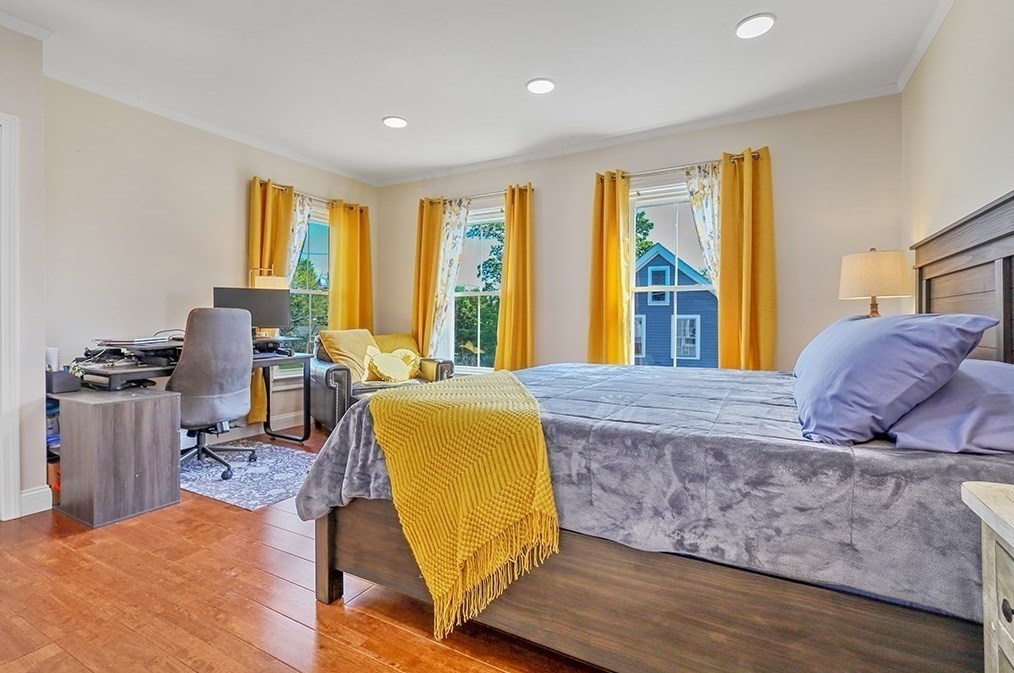 28 Maple St, Mendon MA  01756-1248 exterior