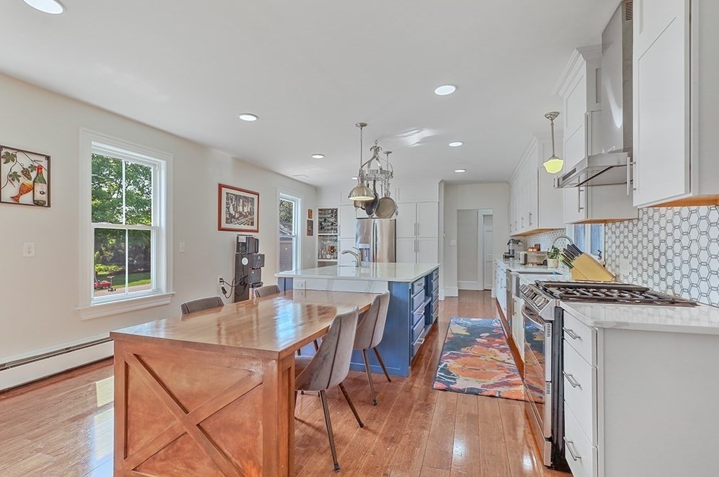 28 Maple St, Mendon MA  01756-1248 exterior