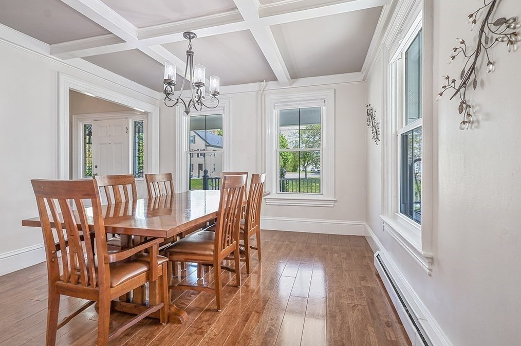 28 Maple St, Mendon MA  01756-1248 exterior