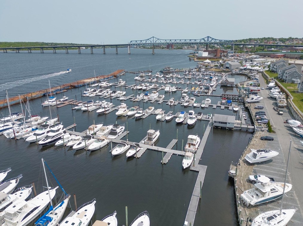 700 Shore Dr, Fall River MA  02721-1059 exterior