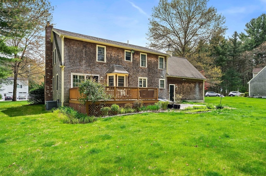 71 Nuthatch Ln, Taunton MA 02780-7150 exterior