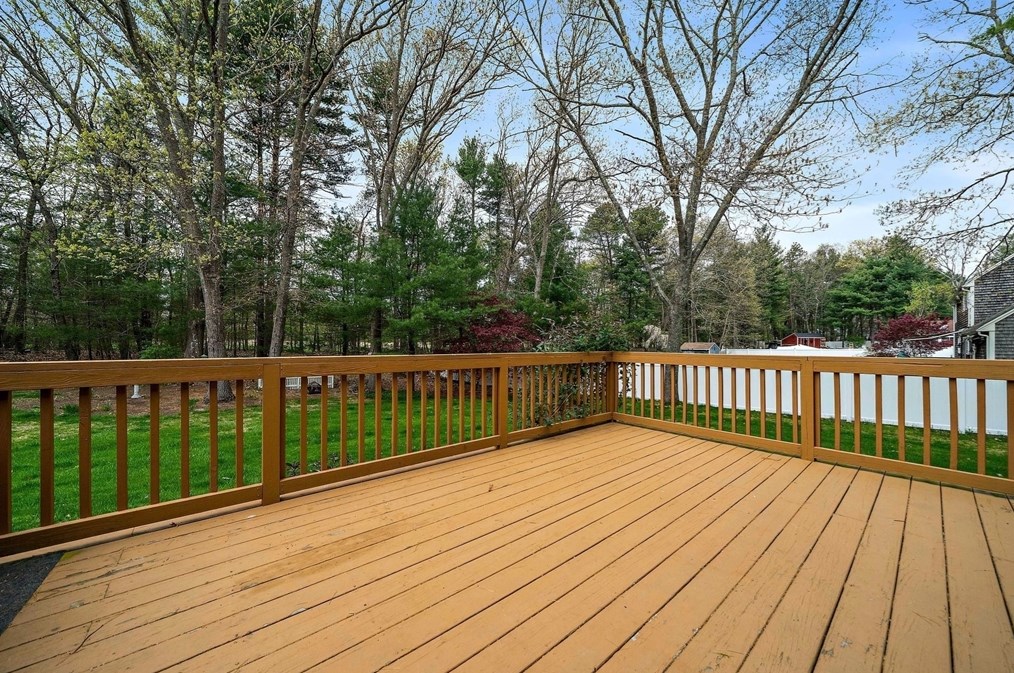 71 Nuthatch Ln, Taunton MA 02780-7150 exterior