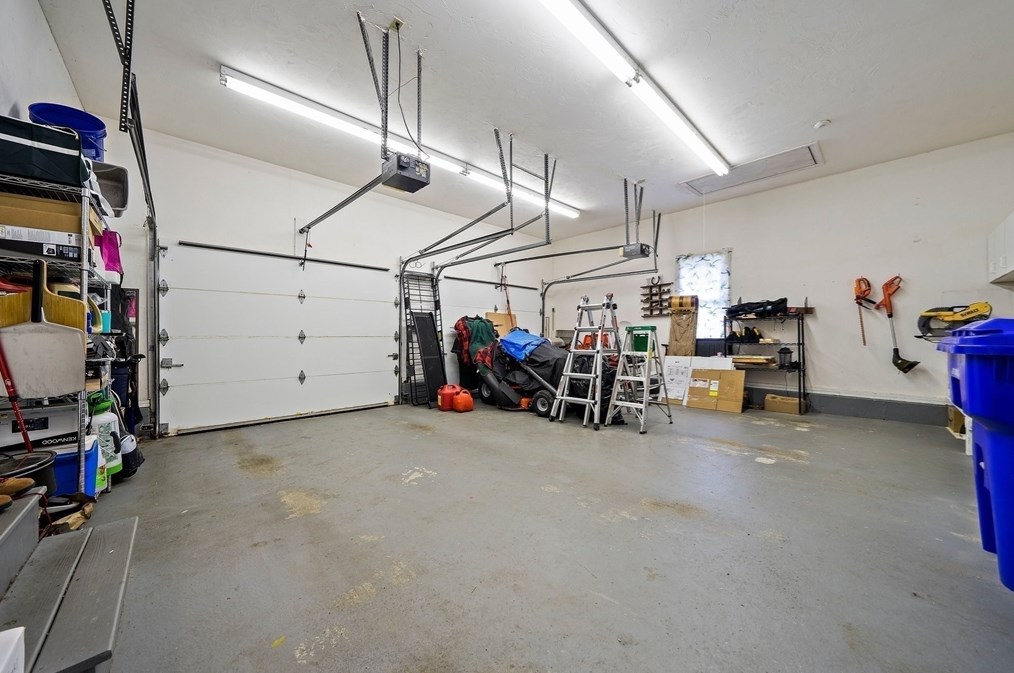 71 Nuthatch Ln, Taunton MA 02780-7150 exterior