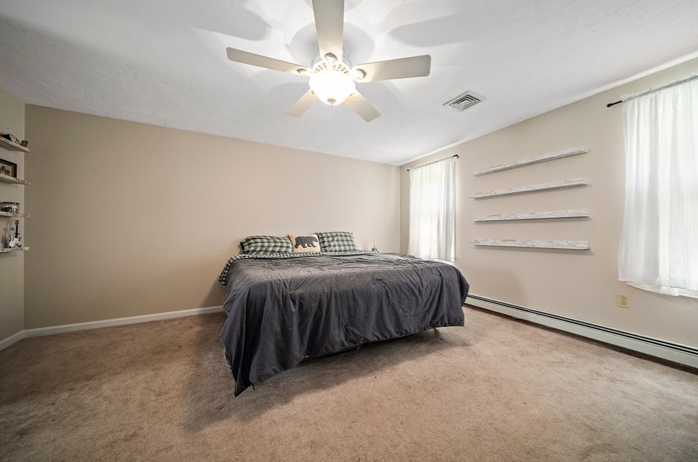 71 Nuthatch Ln, Taunton MA 02780-7150 exterior