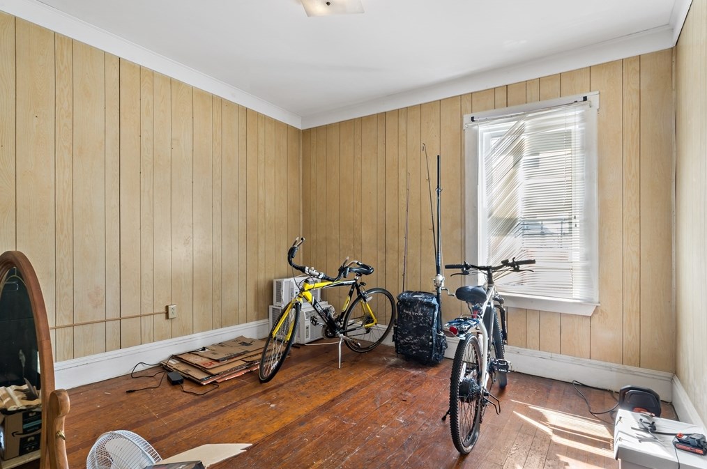 302 Sawyer St, New Bedford MA 02746-2052 exterior