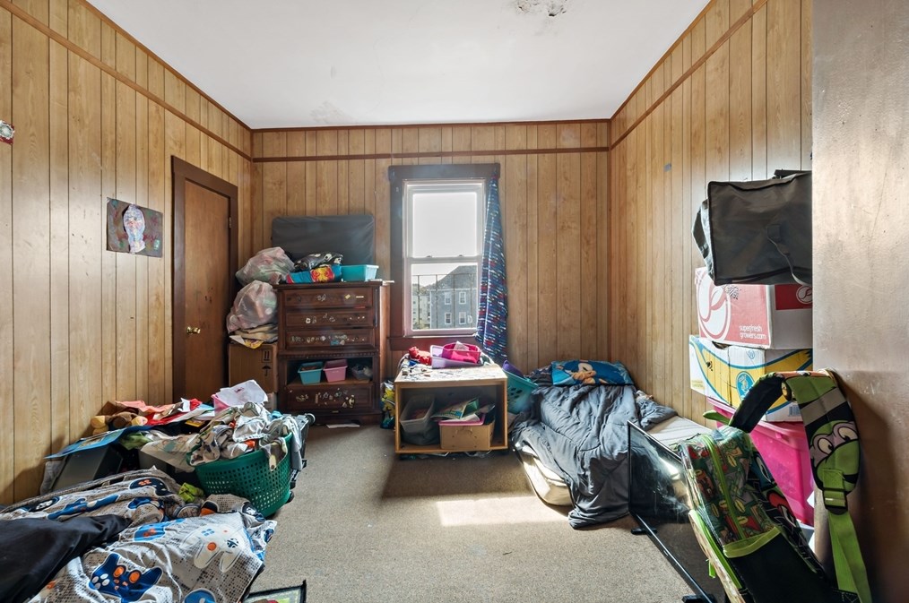 302 Sawyer St, New Bedford MA 02746-2052 exterior