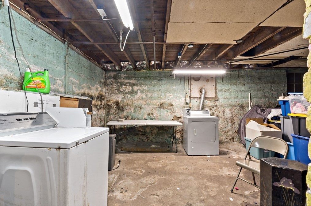 302 Sawyer St, New Bedford MA 02746-2052 exterior